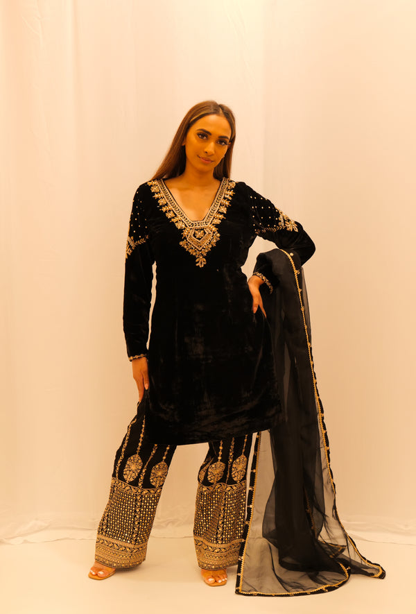 BLACK VELVET TROUSER SUIT