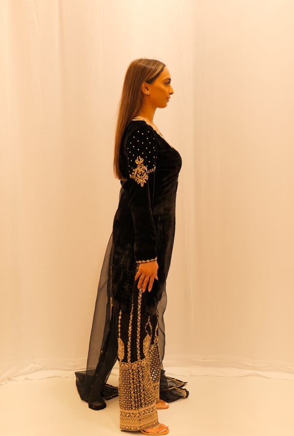BLACK VELVET TROUSER SUIT