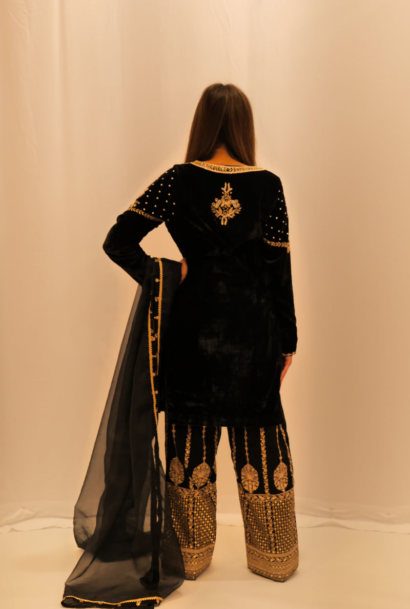 BLACK VELVET TROUSER SUIT